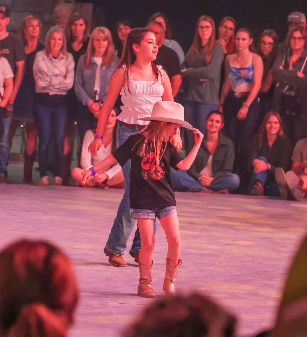 Jeunes danseuses apprenant et performant lors des événements du circuit de compétition Bronco.